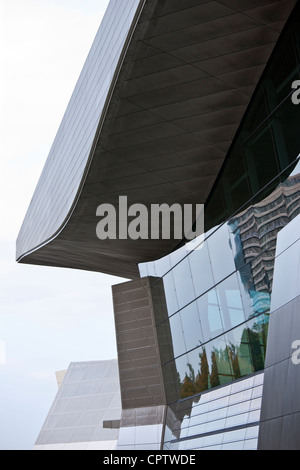 Moderne Architektur in den Büroblöcken der BMW Zentrale, dem Showroom und dem Kundensammelzentrum in München, Bayern, Deutschland Stockfoto