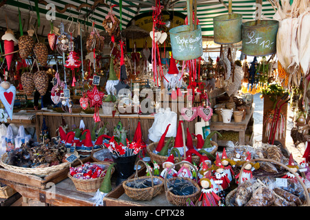 Outdoor-Weihnachtsmarkt am Viktualienmarkt in München, Bayern, Deutschland Stockfoto