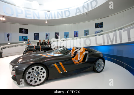 BMW Konzept Sportwagen auf dem Display im BMW Museum und im Hauptsitz in München, Bayern, Deutschland Stockfoto