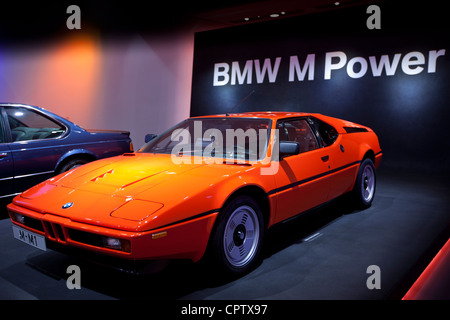 BMW M1 Sportwagen auf dem Display im BMW Museum und im Hauptsitz in München, Bayern, Deutschland Stockfoto