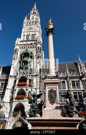 Rathaus Rathaus, Glockenspiel und Denkmal am Marienplatz im Zentrum von München, Bayern, Deutschland Stockfoto