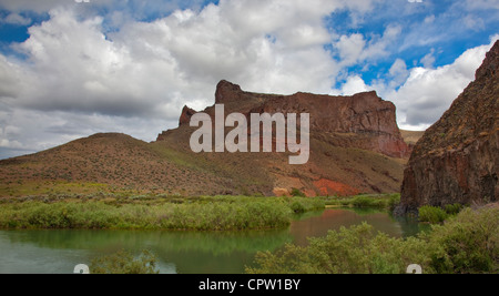 Malheur Grafschaft, OR Felsen stehend über den Oyhee-Fluss Stockfoto