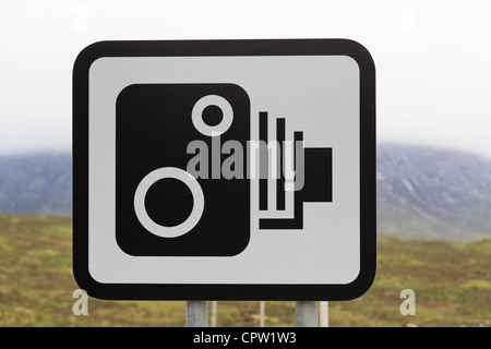 UK Geschwindigkeit Kamera Straßenschild Stockfoto