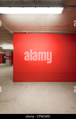 Leeren Parkplatz Wand, Boden und Decke. Stockfoto