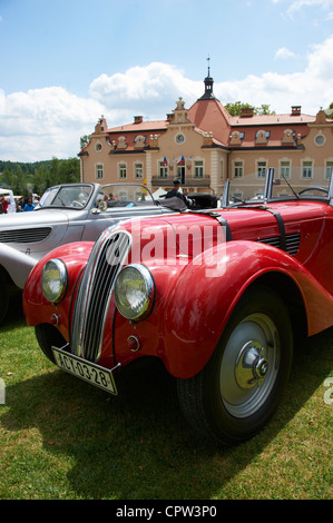 Klassische Oldtimer Berchtold Schloss Tschechien Stockfoto