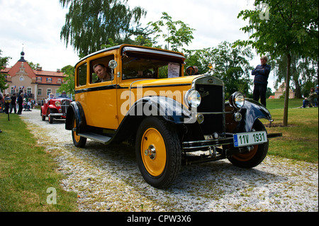 Klassische Oldtimer Berchtold Schloss Tschechien Stockfoto