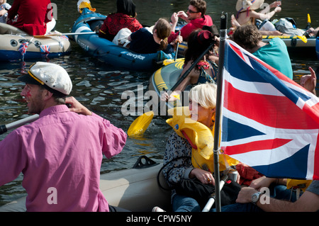 Königin Jubillegal Flottille schwimmende Party, Regent es Canal, East London Stockfoto