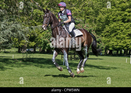 Emily King auf Herrn HiHo im Langlauf an der Houghton International Horse Trials 2012 Stockfoto