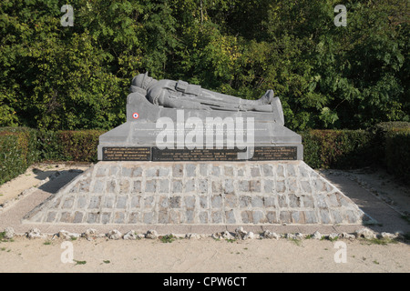 Das Andre Thome Denkmal, neben dem Beinhaus von Douaumont & französische Nationalfriedhof Douaumont, Fleury-Devant-Douaumont, Frankreich. Stockfoto