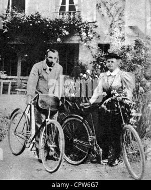 Curie, Marie, 7.11.1867 - 4.7.1934, französischer Physiker, polnischer Herkunft, halber Länge, mit Ehemann Pierre, kurz nach ihrer Heirat, im Jahre 1896, Stockfoto