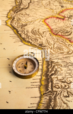 Alte Karte von Chile-Küste und trashigen alten Kompass. Karte ist aus dem Jahr 1817 und nicht urheberrechtlich geschützt. Stockfoto