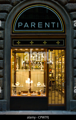 Shop-Schaufenster von hochklassigen Parenti Schmuck und Silberschmied in Via Tornabuoni, in Florenz, Toskana, Italien Stockfoto