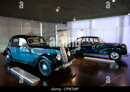 BMW 335 1939 Modellauto auf dem Display im BMW Museum und im Hauptsitz in München, Bayern, Deutschland Stockfoto