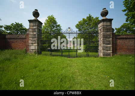 Tor am Schinken Alleen in Ham House Gärten in Richmond upon Thames, Süd-west-London Stockfoto