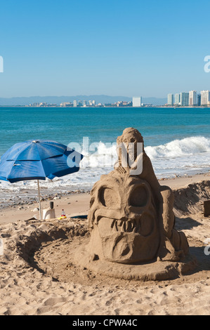 Mexiko, Puerto Vallarta. Sand Skulpturen an der Playa Los Muertos, Puerto Vallarta, Mexiko. Stockfoto