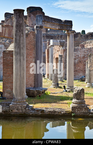 Römische Säulen in Villa Adriana in Tivoli, Italien Stockfoto