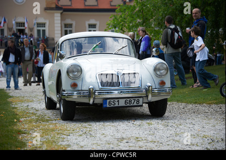 Klassische Oldtimer Berchtold Schloss Tschechien Stockfoto