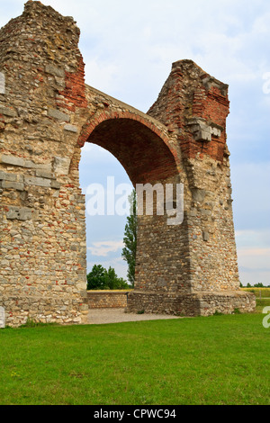 Römische Bogen Tor in Carnuntum, Österreich Stockfoto