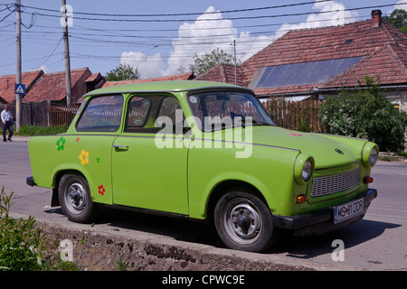 Ein Trabant Auto in Karpaten Region, Siebenbürgen, Rumänien, Osteuropa, EU Stockfoto