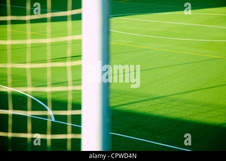 Grüne Fußball net Detail mit Sport Rasen Feld Hintergrund Stockfoto