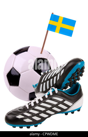 Paar Stollen oder Fußballschuhe mit einer kleinen Fahne von Schweden Stockfoto