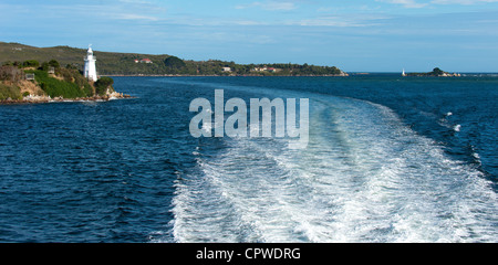 Hells Gate ist der berüchtigte Eingang zur Macquarie Harbour befindet sich an der Westküste von Tasmanien. Stockfoto