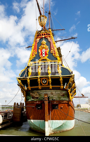 Nachbau des niederländischen Großsegler die Batavia im Hafen Stockfoto