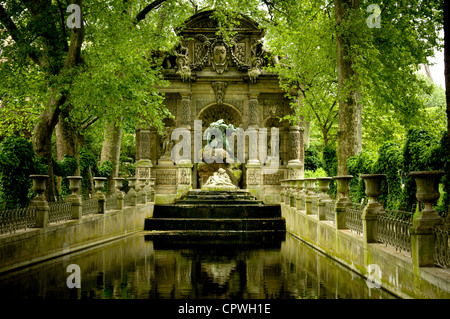 Medici-Brunnen oder Fontaine de Medicis, Jardin du Luxembourg, Paris, Frankreich Stockfoto