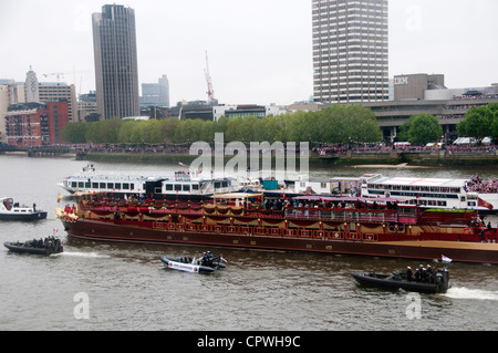 Queen Elizabeth Diamond Jubiläumsfeier. Die Fluss Themse Flottille bestehend aus 1000 Boote - Royal Barge. Stockfoto