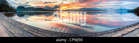 Atemberaubender Sonnenuntergang, Loch Lomond, Schottland, UK Stockfoto