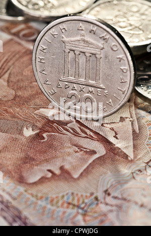 Griechische Drachme als Münzen und Papiergeld. Stockfoto