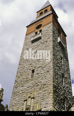 Der steinerne Turm des finnischen Nationalmuseums in Helsinki, Finnland. Das Gebäude wurde von den Architekten Herman Gesellius, Armas Lindgren, Stockfoto