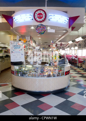 Innere der Galaxie Diner, Flagstaff, Arizona, auf der Route 66. Stockfoto