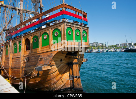 Ein Alter Stil Galeone namens Matthew im Hafen von Plymouth als Attraktion Stockfoto