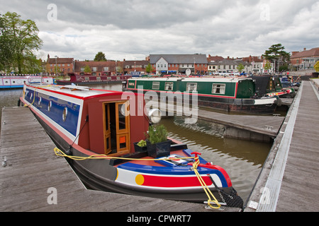 Schmale, Kanal Boote im Hafen von Stratford-upon-Avon Stockfoto