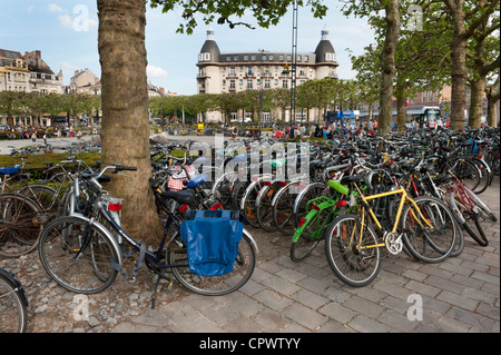 Fahrräder parken Bahnhof außerhalb Ghent, Belgien Stockfoto