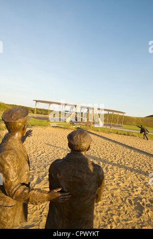 ERSTEN FLUG SKULPTUR (© STEVEN H SMITH 2003) WRIGHT BROTHERS NATIONAL MEMORIAL KITTY HAWK OUTER BANKS NORTH CAROLINA USA Stockfoto