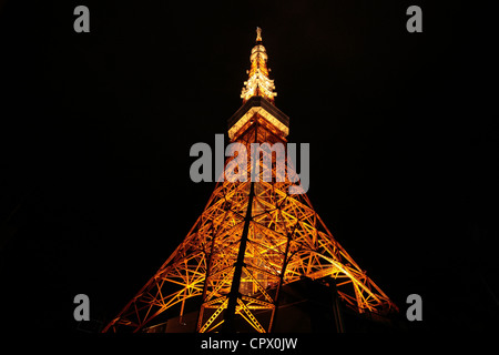 Tokio, JAPAN, 24. Mai 2012. Tokyo Tower, beleuchteten Orange in der Nacht, ist ein Ziel von berühmten Sehenswürdigkeiten. Stockfoto