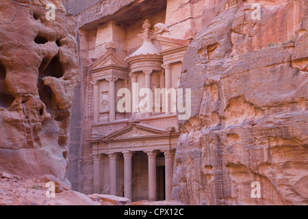 Fassade des Treasury (Al Khazneh), Petra, Jordanien (UNESCO-Weltkulturerbe) Stockfoto