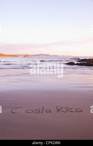 Costa Rica geschrieben in Sand, Playa Grande, Santa Cruz, Costa Rica Stockfoto