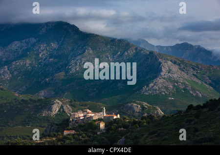 Das Dorf Montemaggiore auf der Route des Artisans, la Balagne, Korsika, Frankreich Stockfoto