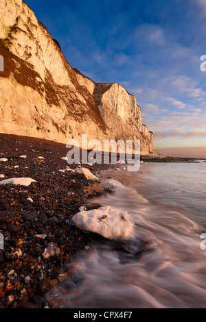 die White Cliffs of Dover in der Morgendämmerung, St Margarets Bay, Kent, England Stockfoto