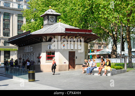 Leicester Square Clocktower Building Heimat der VVK Ticket Stand Theaterkasse Stockfoto