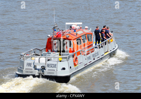 Londoner Feuerwehr Feuer Boot und Crew auf der Themse Stockfoto