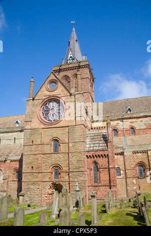 Kirkwall Orkney Islands UK Süden Querschiff St. Magnus Kathedrale 12thc herrlichen Wahrzeichen aus rotem Sandstein gebaut Stockfoto