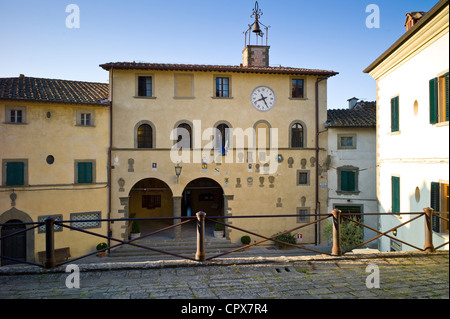 Rathaus, der Palast der Podesta, in Piazza Francesco Ferrucci, Radda in Chianti, Toskana, Italien Stockfoto