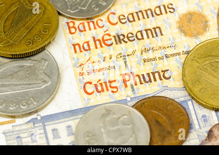 Irish punt Geldscheine und Münzen Stockfoto