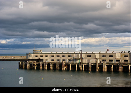 Der alte Fährhafen an Carlisle Pier, auch bekannt als Post-Boot Pier im Hafen Dun Laoghaire, Dublin, Irland. Stockfoto