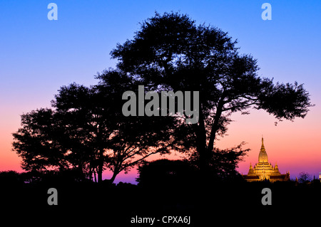 Myanmar Burma Mandalay Abteilung Bagan Pagan Old Bagan Sonnenuntergang über Ananda Pagode Pahto Ananda gebaut Anfang des 12. Jahrhunderts Stockfoto