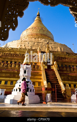 Myanmar Burma Mandalay Abteilung Bagan Pagan zwischen den Dörfern von Wetkyi-In Nyaung U Shwezigon Pagode Paya Shwezigon fertig Stockfoto